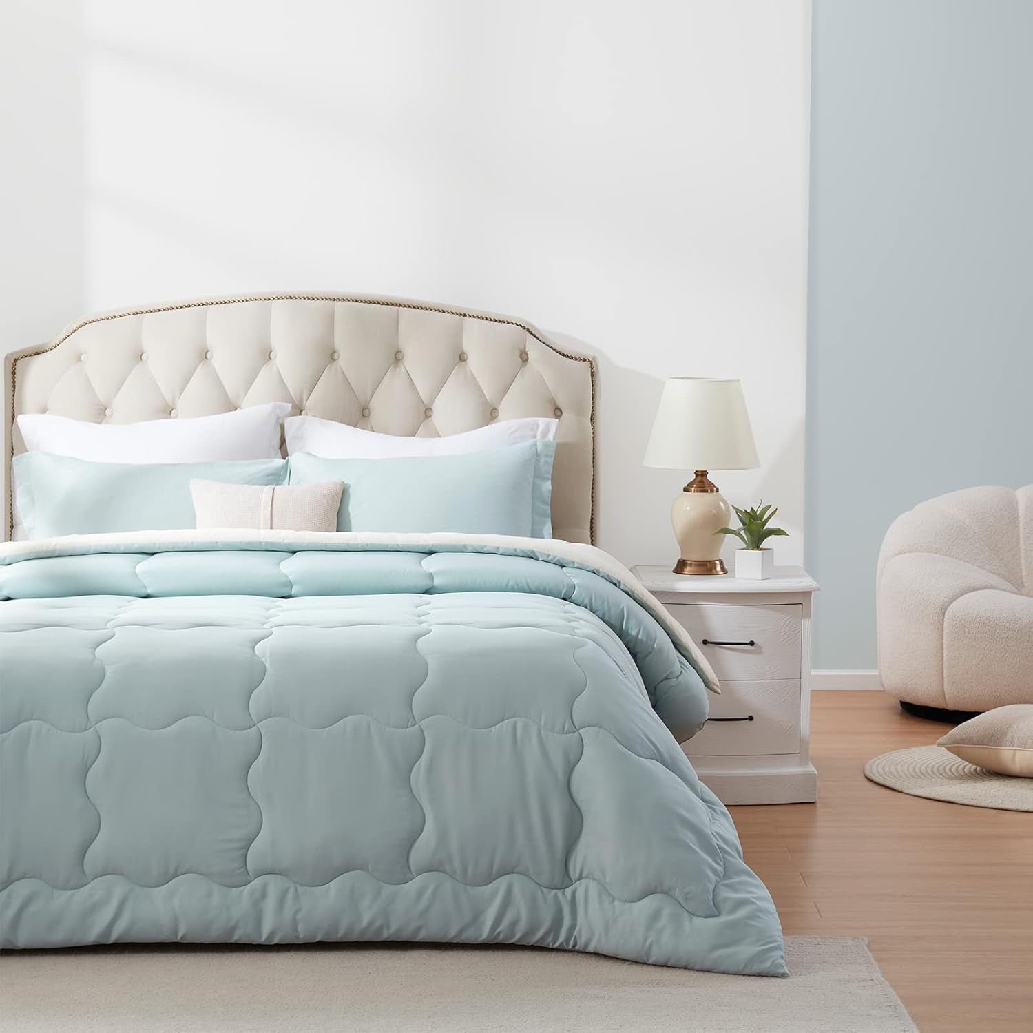 King Size Lightweight Reversible Comforter Set 3-Piece Solid Color Comforter Set for All Seasons Ultra-Soft down Alternative Duvet Insert with Pillow Shams (102X90，Sage Green/Ivory)